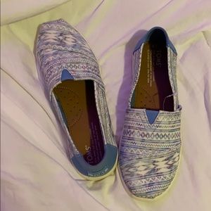 Toms shoes there like slide on shoes